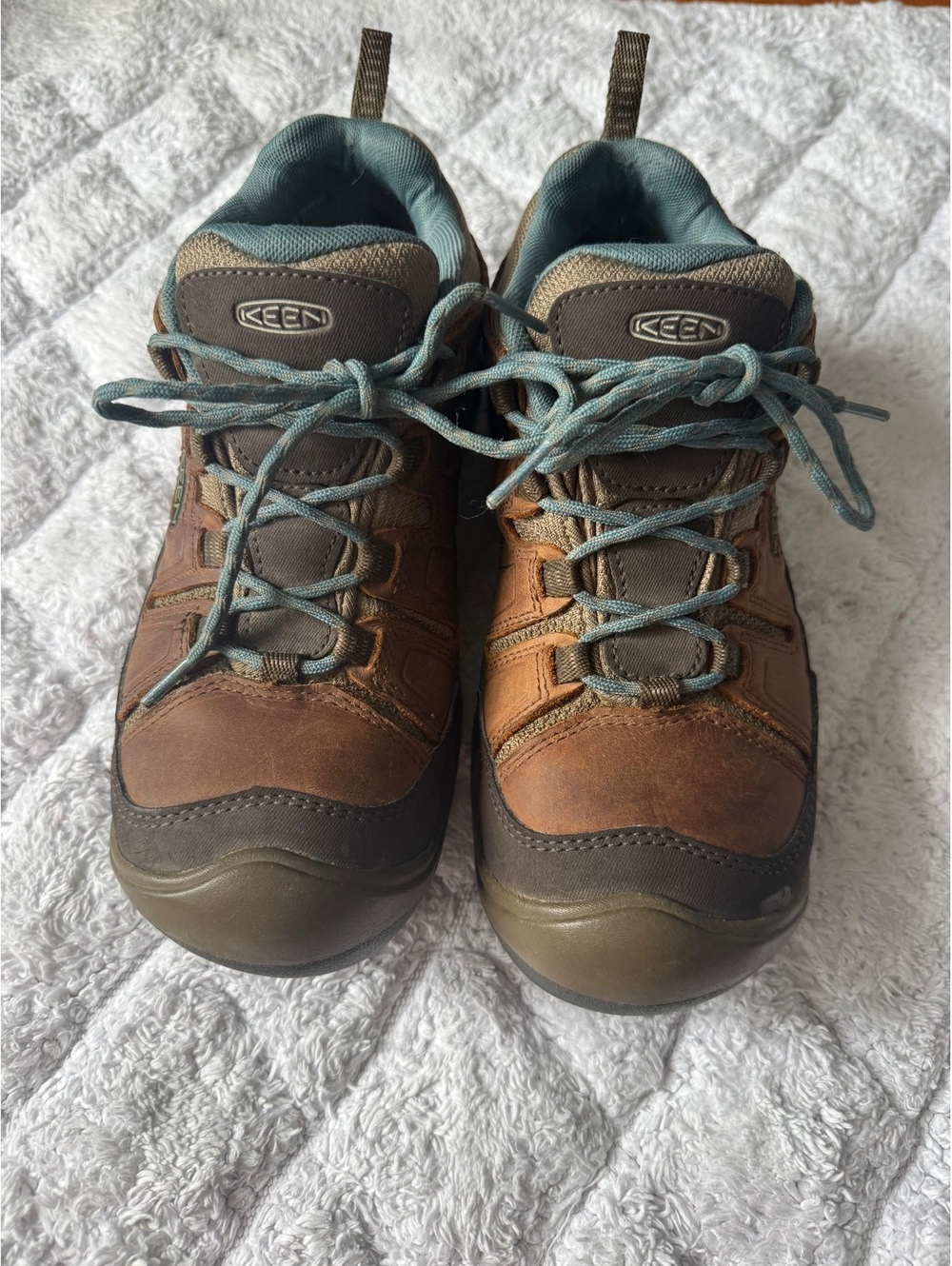 Keen Circadia Women’s waterproof Hiking Shoes size 9